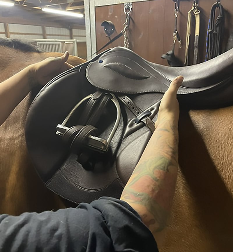 amanda deitch fitting an english saddle on a horse